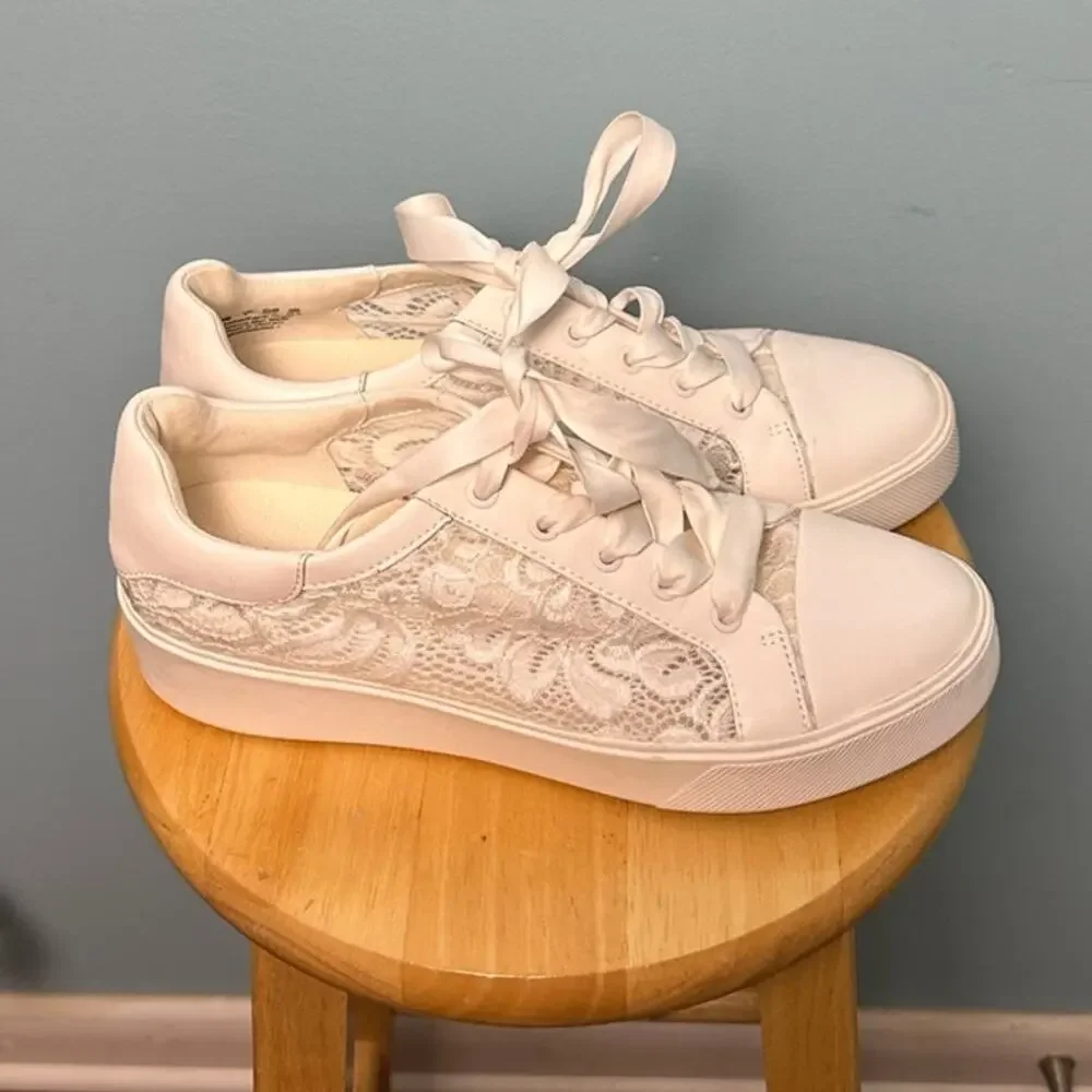 Naturalizer Morrison 2.1 white lace sneakers 9.5 bridal, summer, wedding,